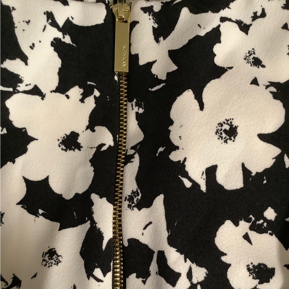 NWT CALVIN KLEIN PRINTED SCUBA CREPE SIDE ruffle dress. Black and white.… - Picture 9 of 12